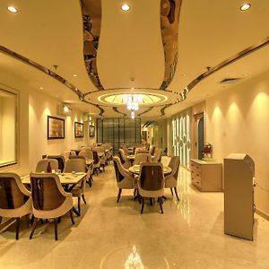 Foxoso Venue Hotel, Delhi Airport